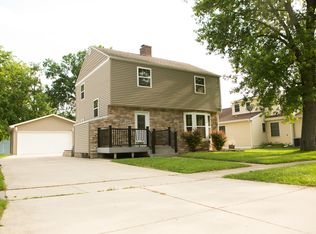 609 5th St SW, Independence, IA 50644