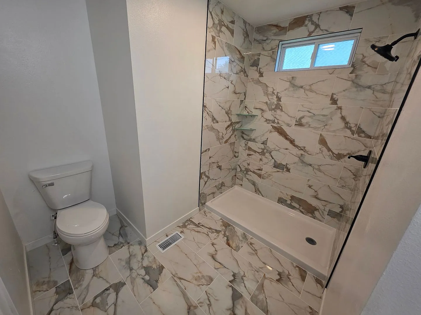 Fully Remodeled 3 Bedroom — Photo 1