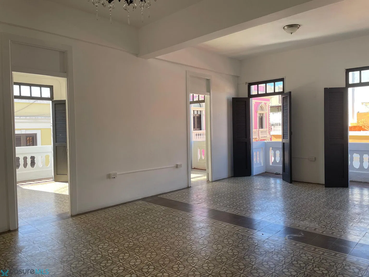 5 bed, 1.0 bath, 1325 sqft, $2,500 — Photo 2
