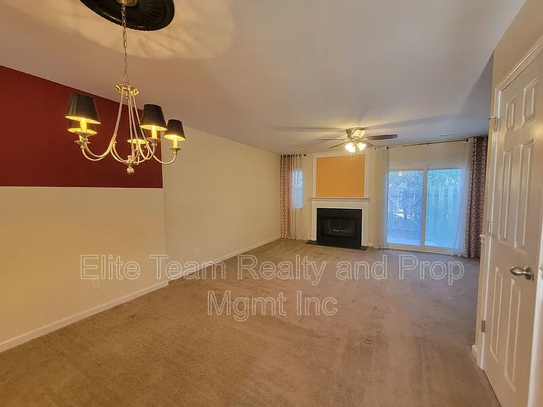 3811 Mosscroft Ln — Photo 7