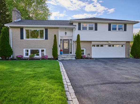 5 Rando Ln, Waltham, MA 02451