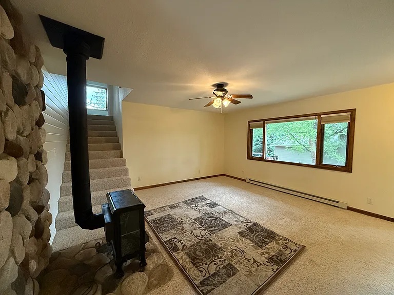 409 Clover Cir — Photo 3