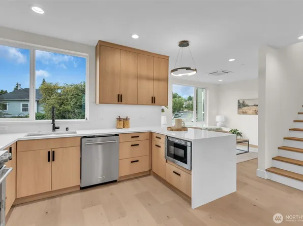 6402 Fauntleroy Way SW, Seattle, WA 98136