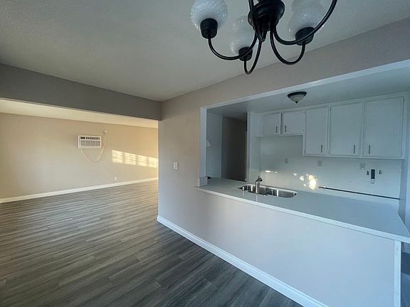 4th image of 2264-2268 N Myrtle Ave Back 2264