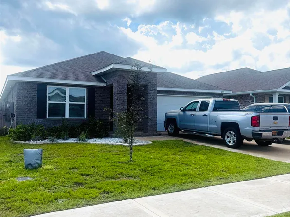 4742 Airmen Dr, Crestview, FL 32539