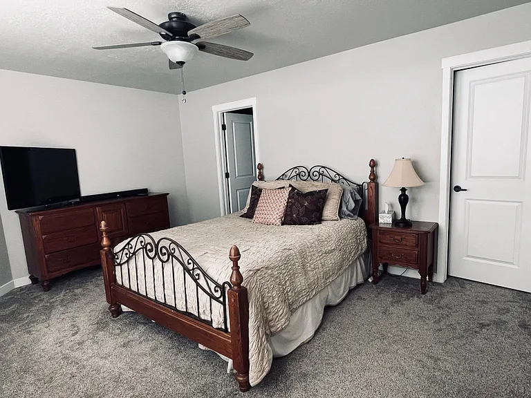 371 W Knights Ln — Photo 13