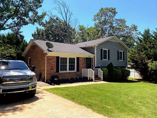709 Forestbrook Dr, Gastonia, NC 28056