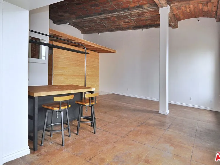 215 W 7th St #1404 — Photo 18