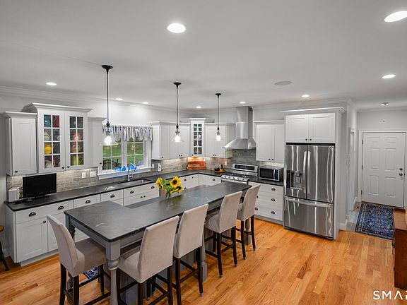 3rd image of 41 Gildersleeve Road