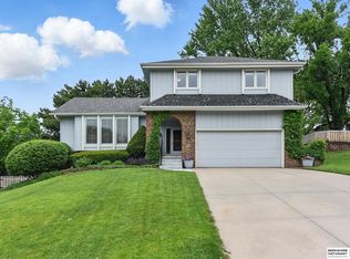 15666 Leavenworth St, Omaha, NE 68118