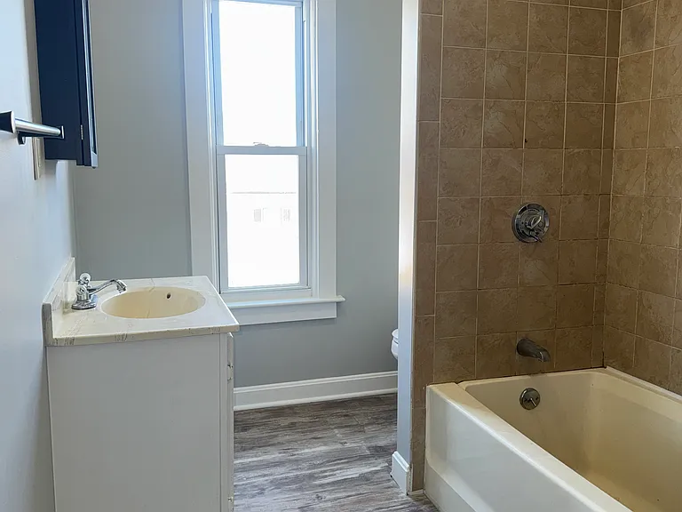 178 Blackmer St #3 — Photo 9