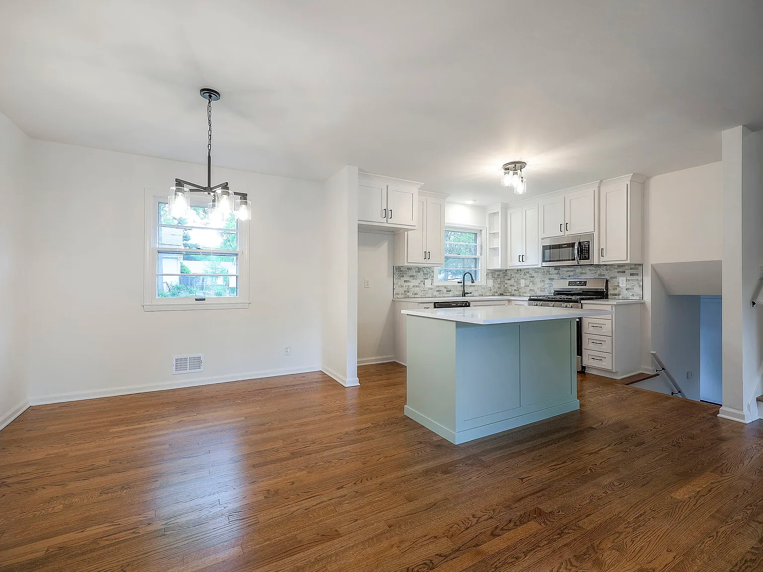3 bed, 1.5 bath, 1405 sqft, $3,500 — Photo 3