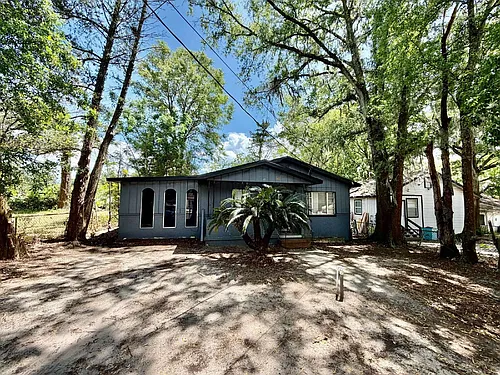1348 Crestwood St Photo 1