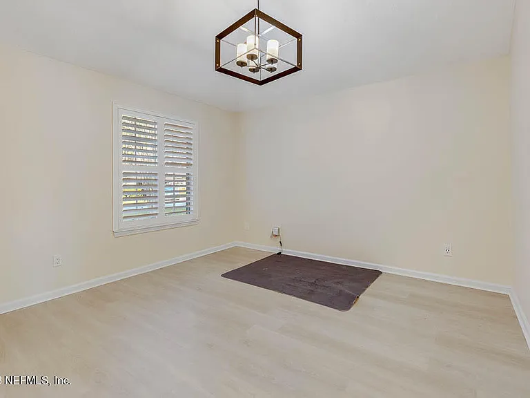 813 W American Eagle Dr — Photo 6