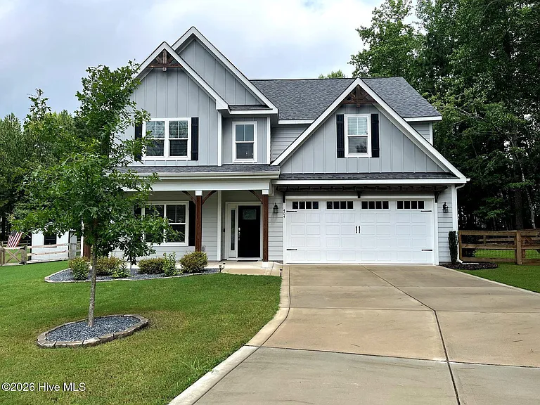 404 Endicott Ct — Photo 1