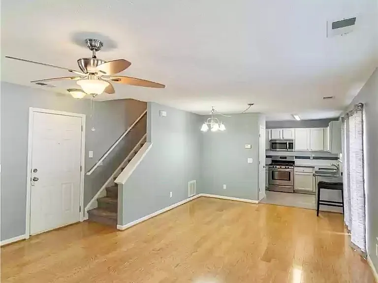170 Windcroft Ct NW — Photo 5