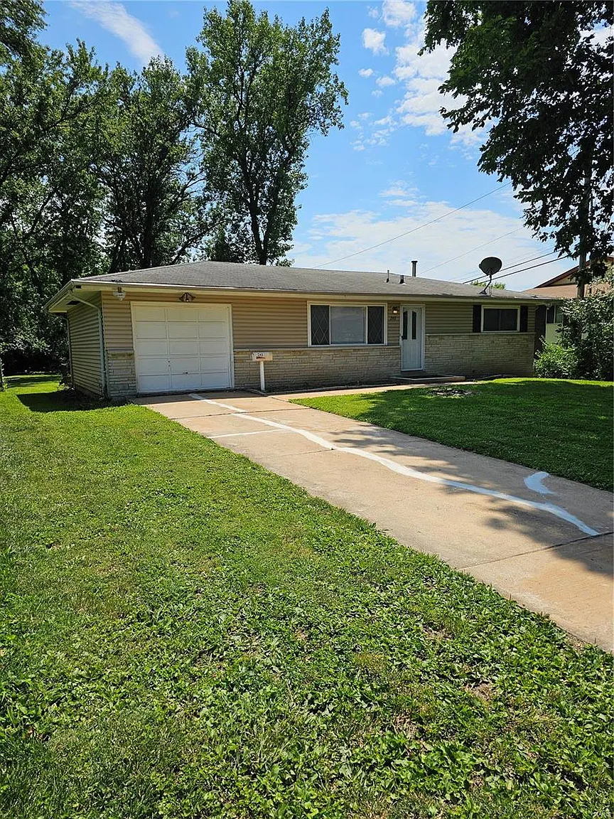 240 Calbreath Ct photo 1