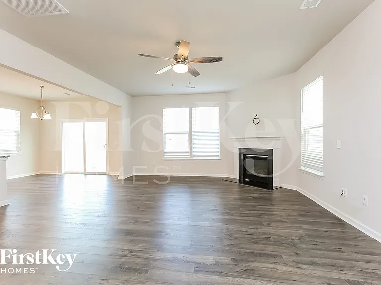 608 Goldburn Way — Photo 3