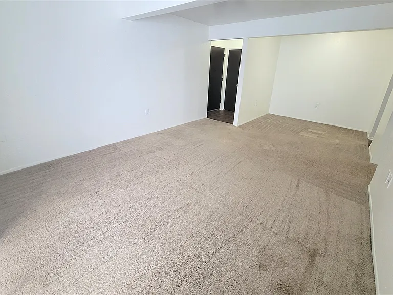 Windsor Place Apartments — Photo 104