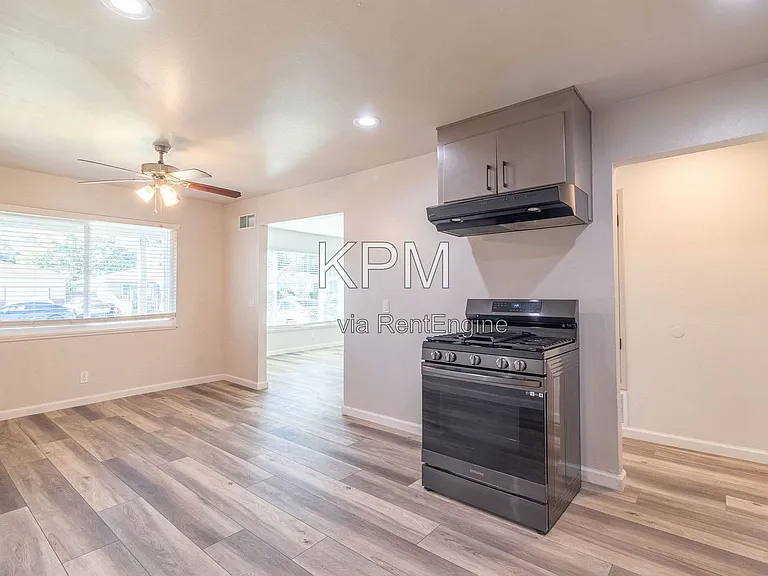 4248 E 4th St — Photo 6