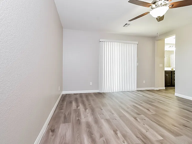 10509 W Gilmore Ave — Photo 9
