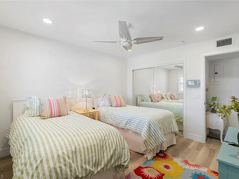 1910 Gulf Shore Blvd N #204 — Photo 20