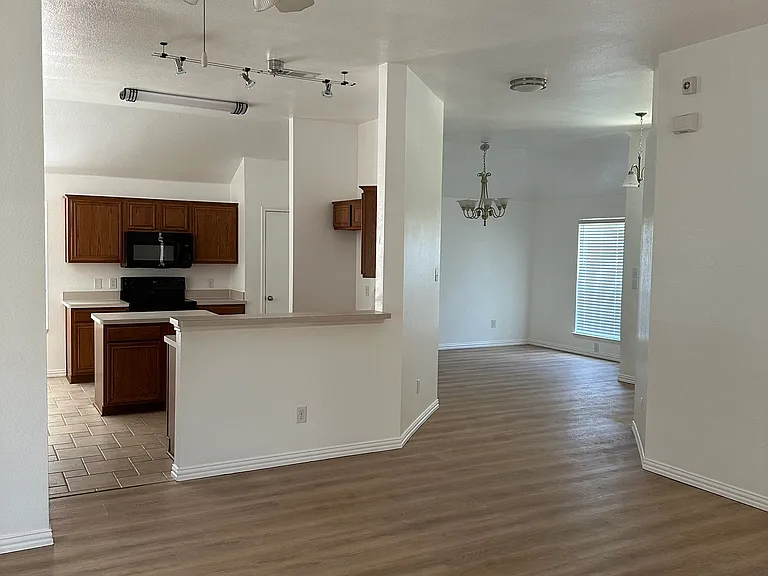 105 Wildhaven Dr — Photo 5