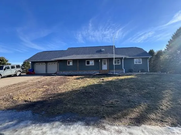 207 8th Ave SE, Clark, SD 57225