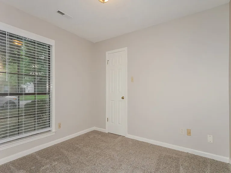 2590 Laurelcrest Dr — Photo 14