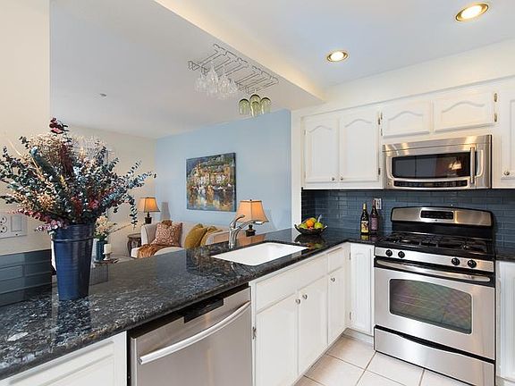 4th image of 6969 Rodling Dr Unit B