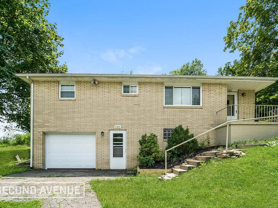 1211 Main St