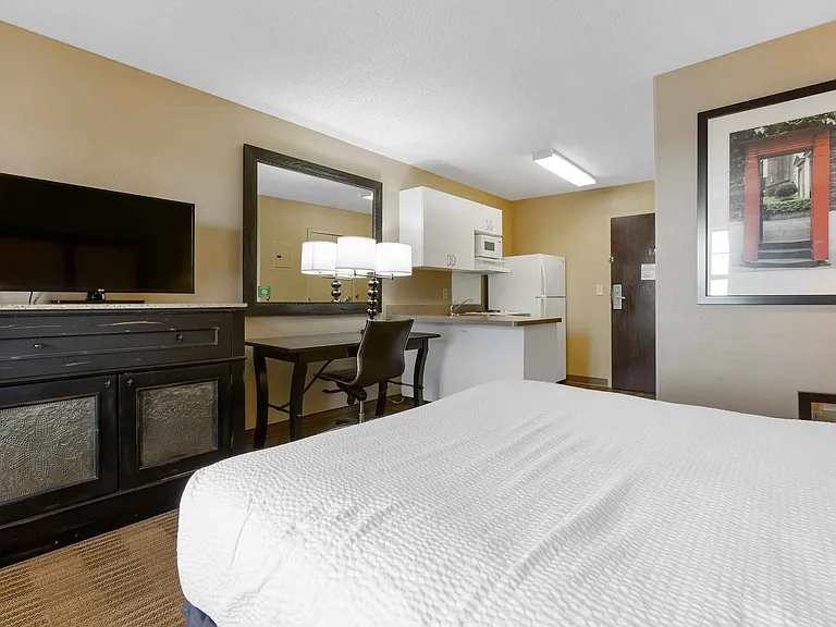 Studio Suite - 1 Queen Bed