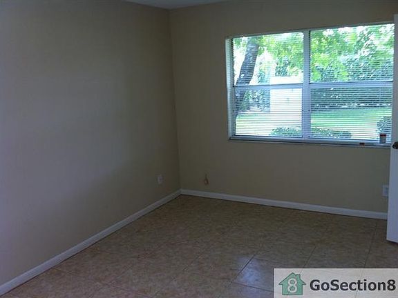 5th image of 10489 NW 8th St #101