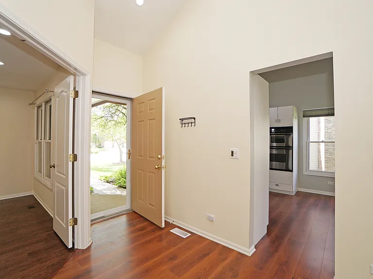 229 Willow Pkwy — Photo 3