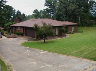 1404 Northgate Dr, Opelika, AL 36801