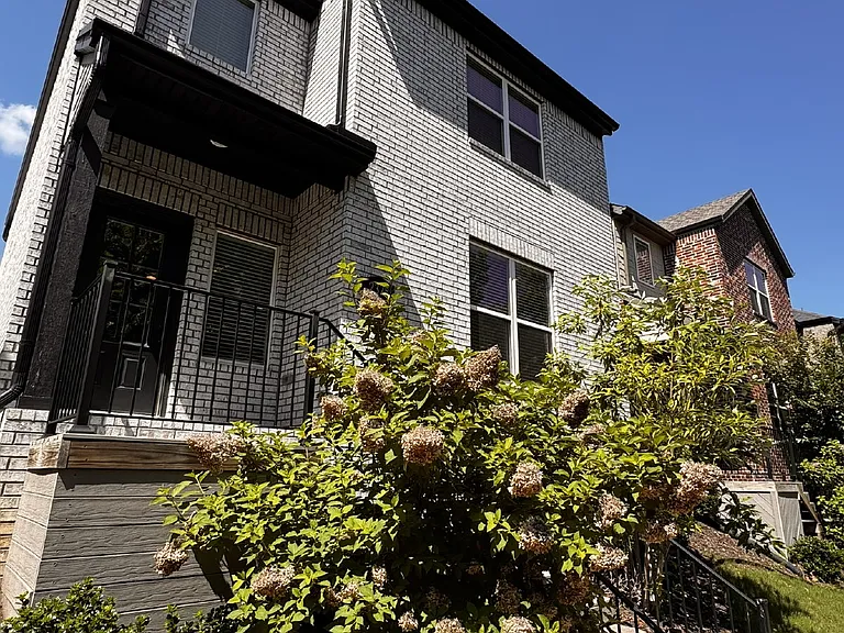 2375 Amherst Aly — Photo 4