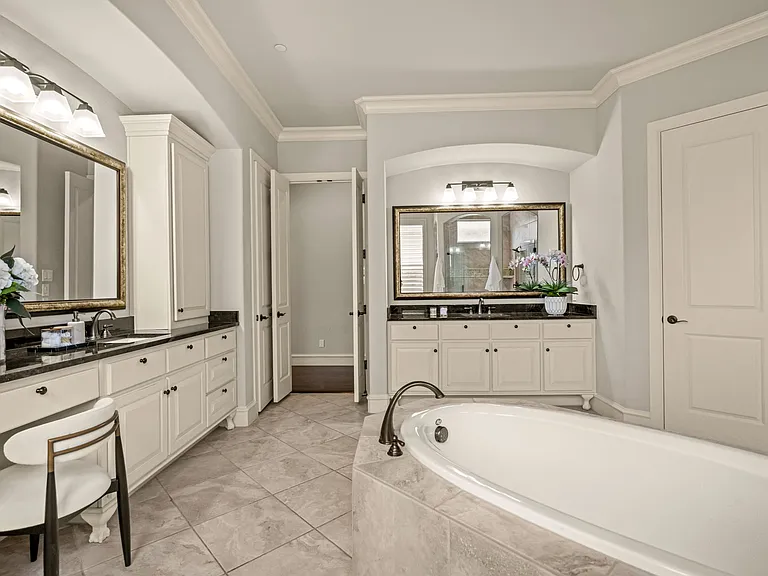 812 Lake Carillon Ln — Photo 29