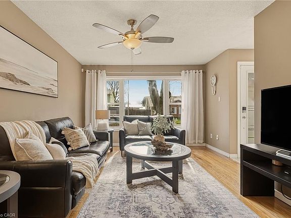 5th image of 19 Golden Orchard Dr