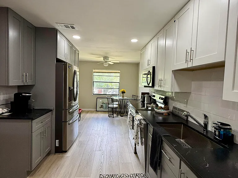 20 Westgate Ln #F — Photo 8
