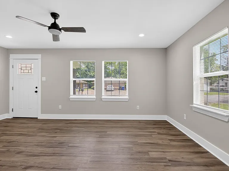 115 Mitchell Street — Photo 8