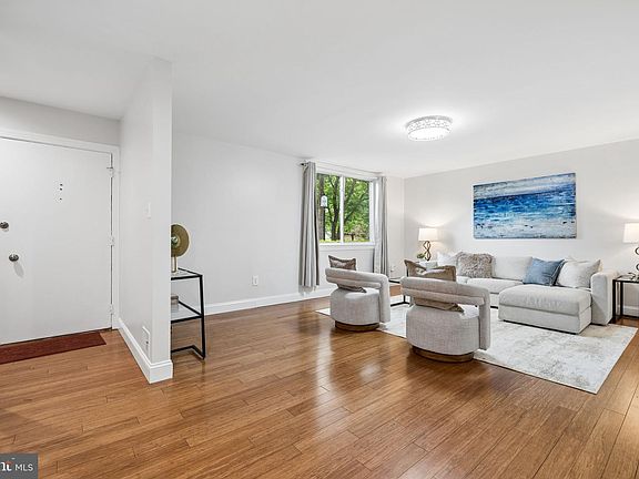 5th image of 11172 Forest Edge Dr