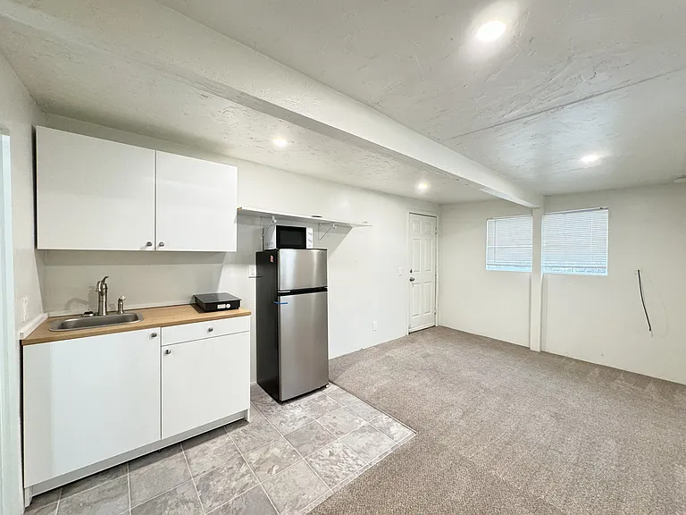 2065 1/2 Whitfield Way #C — Photo 2