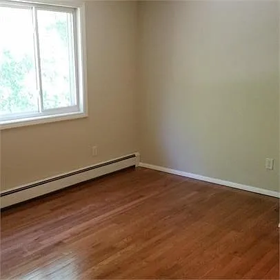 825 Oakcrest St — Photo 5