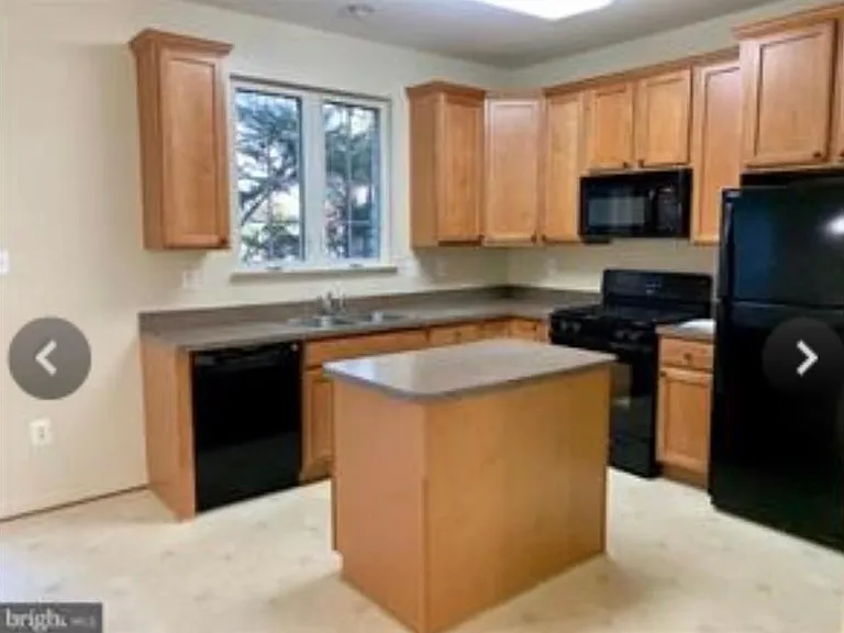 816 Fairview Village Ct — Photo 1