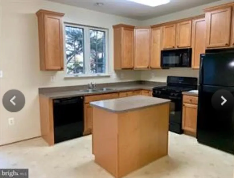 816 Fairview Village Ct