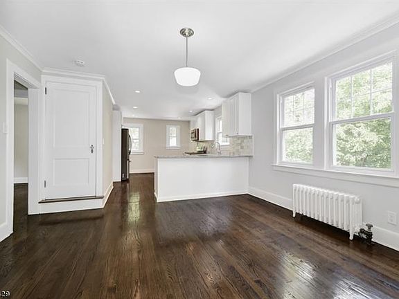 5th image of 19 Wheatland Ave