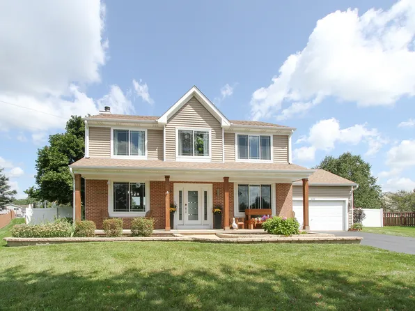 465 Spring Ridge Dr, Crystal Lake, IL 60012