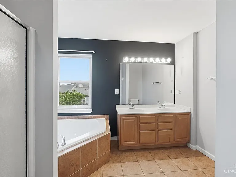 710 W Court St — Photo 17