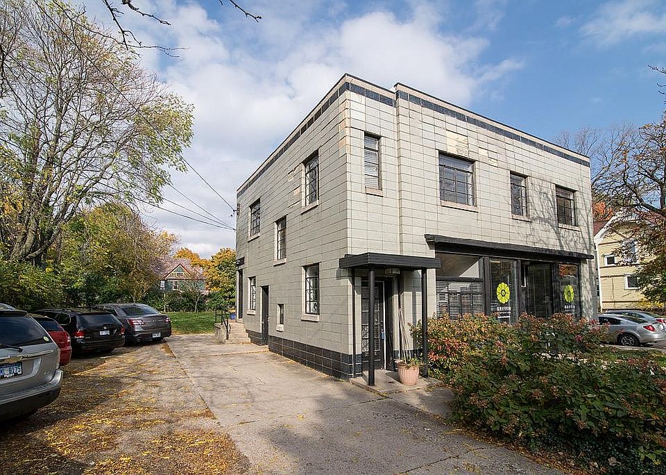 1st image of 557 Crescent St NE