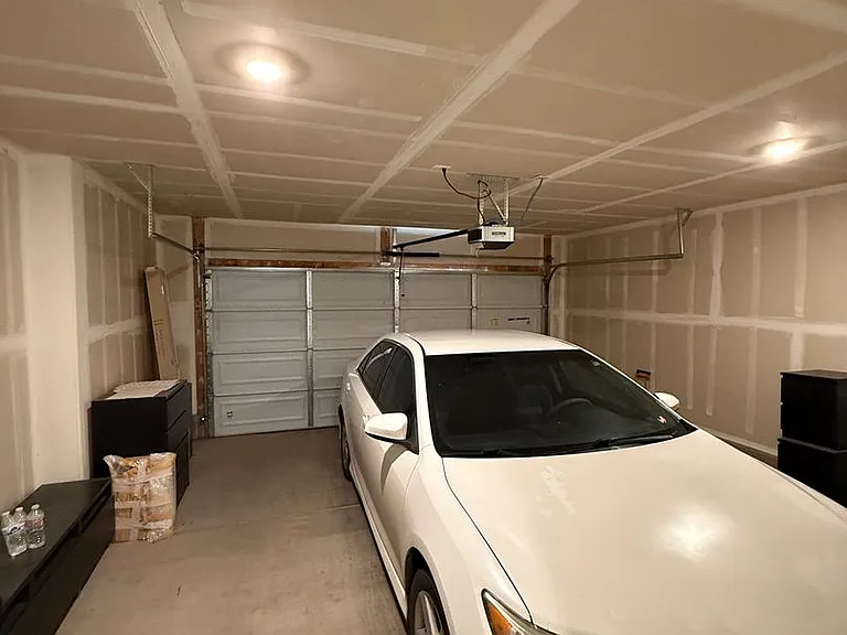 1127 E Descent St — Photo 3
